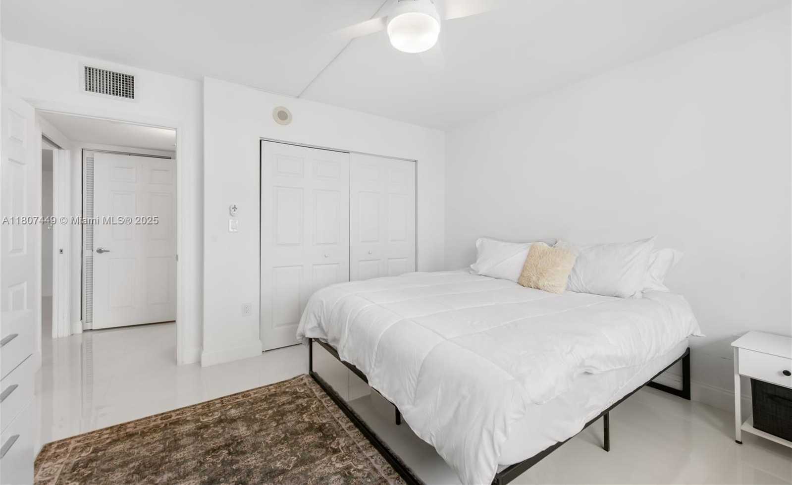Small Image of 1155 BRICKELL BAY DR #2005, Miami Number 25