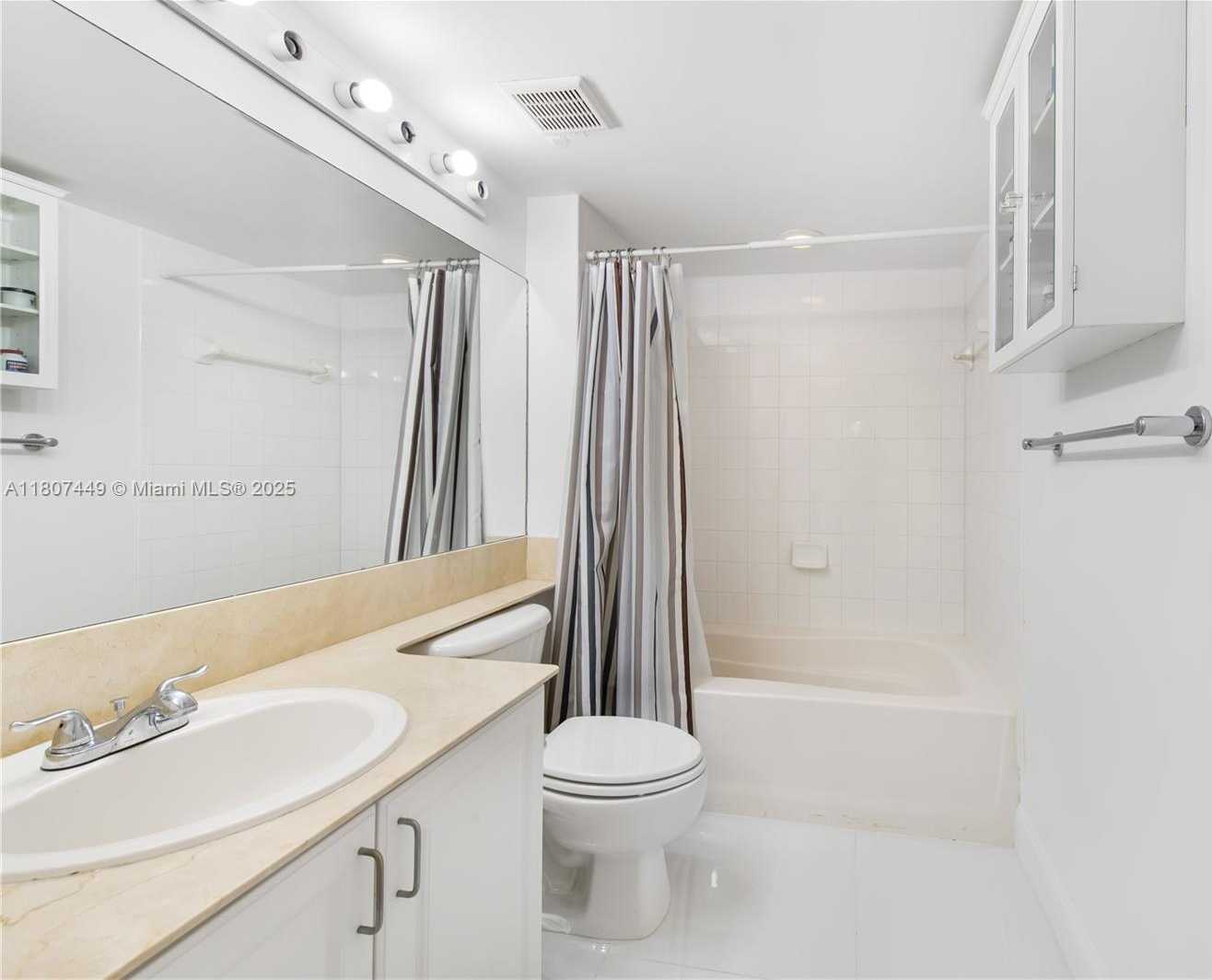 Small Image of 1155 BRICKELL BAY DR #2005, Miami Number 26