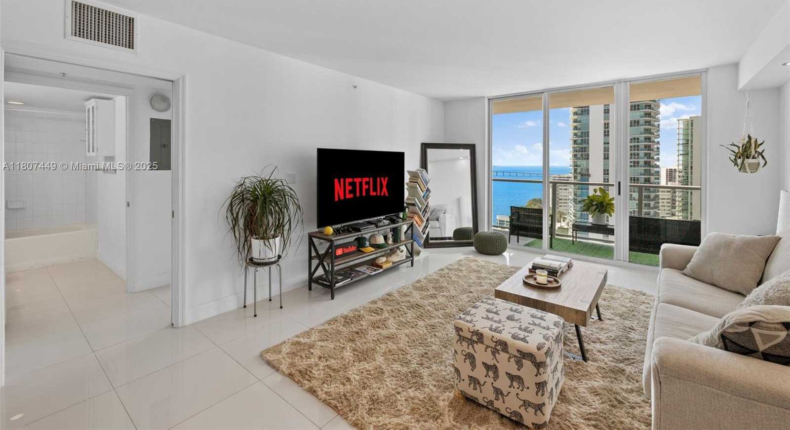 Small Image of 1155 BRICKELL BAY DR #2005, Miami Number 3