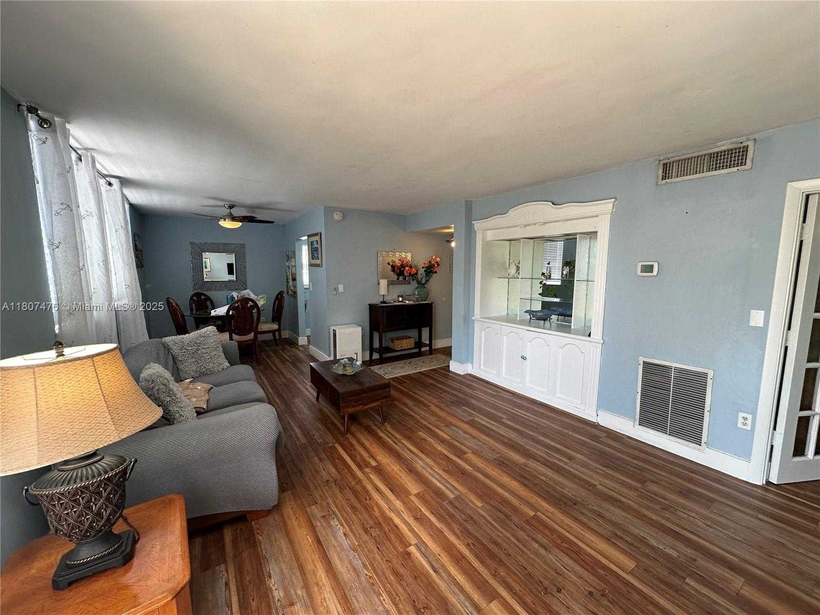 Small Image of 7900 TATUM WATERWAY DR #314, Miami Beach Number 10