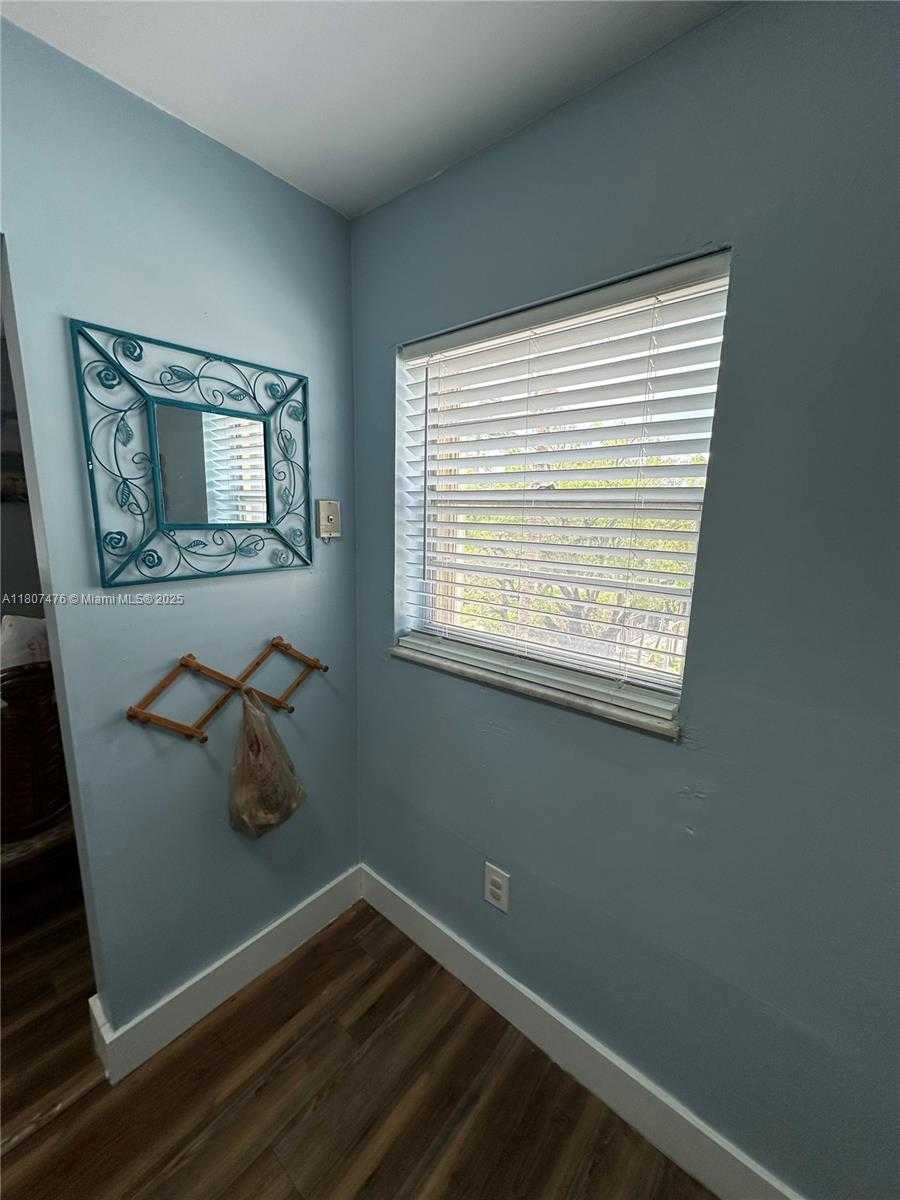 Small Image of 7900 TATUM WATERWAY DR #314, Miami Beach Number 16