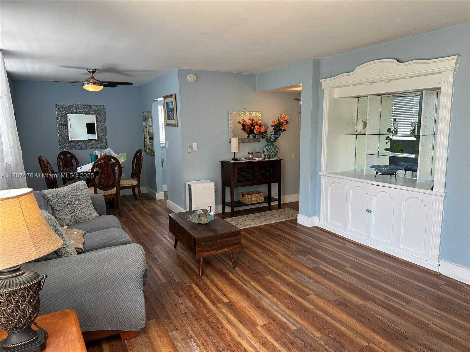Small Image of 7900 TATUM WATERWAY DR #314, Miami Beach Number 2