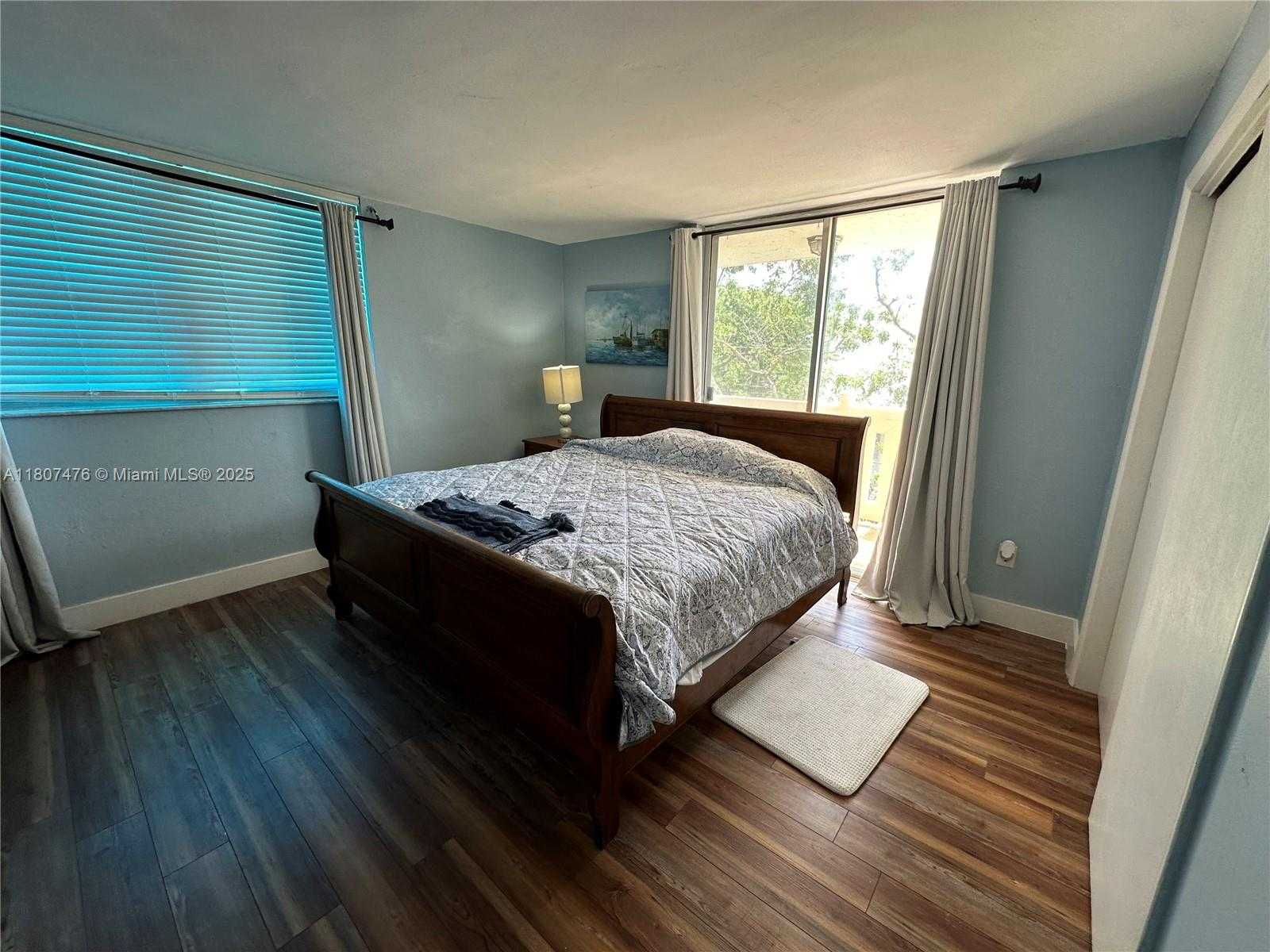 Small Image of 7900 TATUM WATERWAY DR #314, Miami Beach Number 20