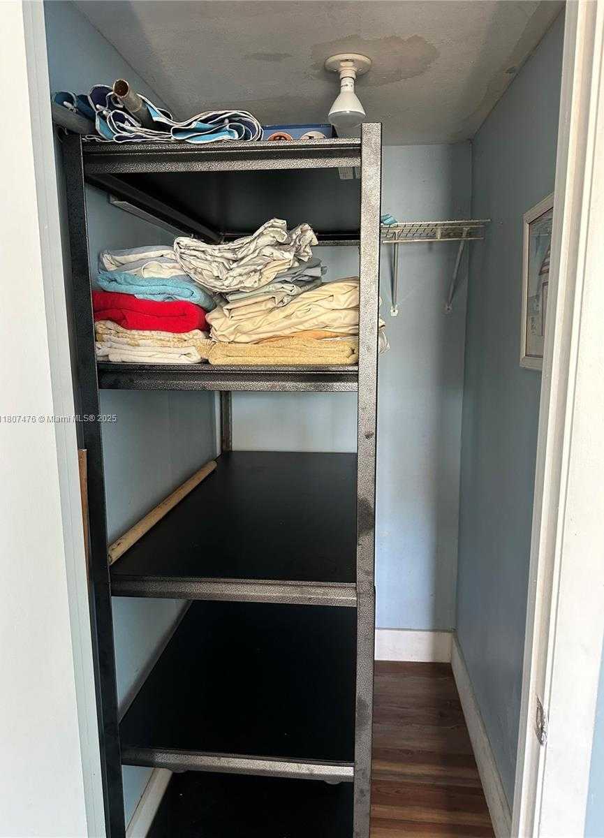 Small Image of 7900 TATUM WATERWAY DR #314, Miami Beach Number 23