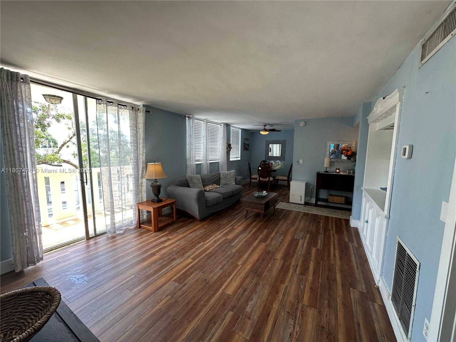 Small Image of 7900 TATUM WATERWAY DR #314, Miami Beach Number 29