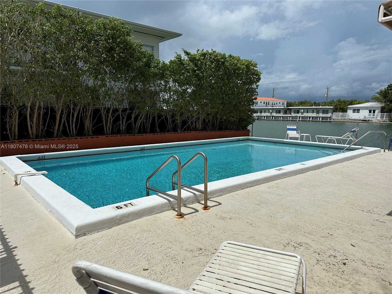 Small Image of 7900 TATUM WATERWAY DR #314, Miami Beach Number 30
