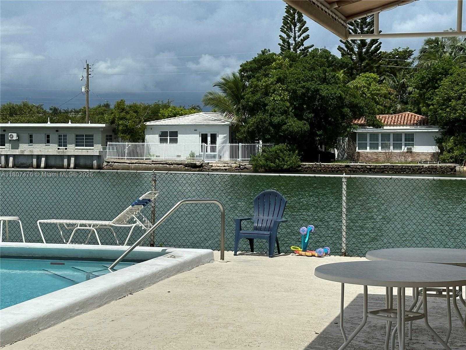 Small Image of 7900 TATUM WATERWAY DR #314, Miami Beach Number 31