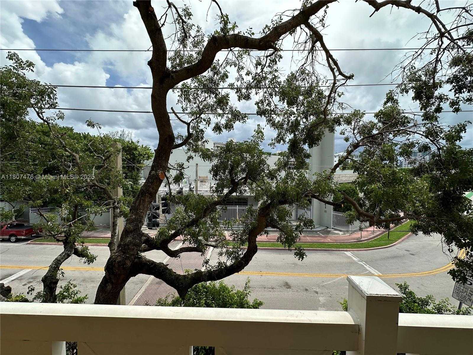 Small Image of 7900 TATUM WATERWAY DR #314, Miami Beach Number 32