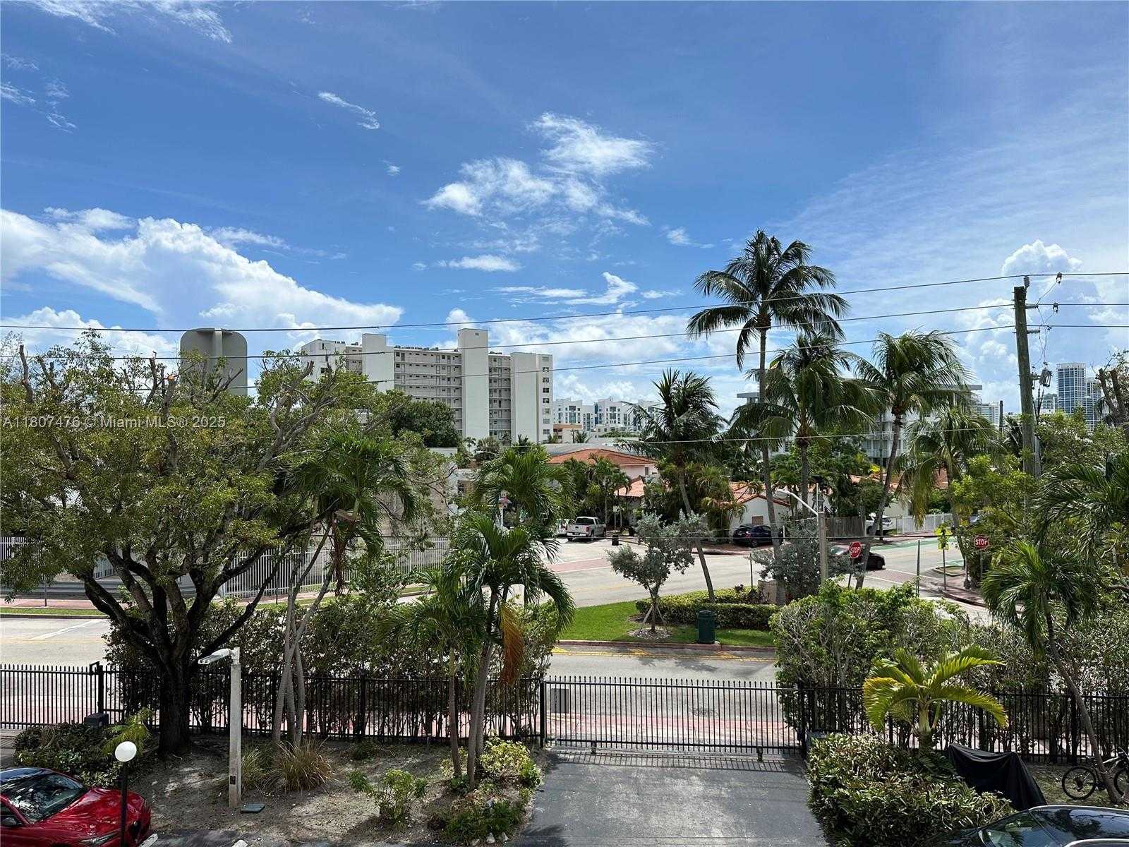 Small Image of 7900 TATUM WATERWAY DR #314, Miami Beach Number 4