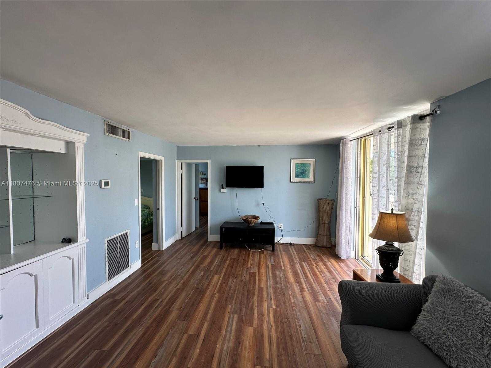 Small Image of 7900 TATUM WATERWAY DR #314, Miami Beach Number 7