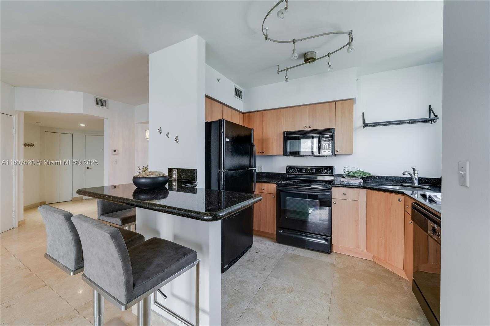 Small Image of 1330 WEST AVE #902, Miami Beach Number 10