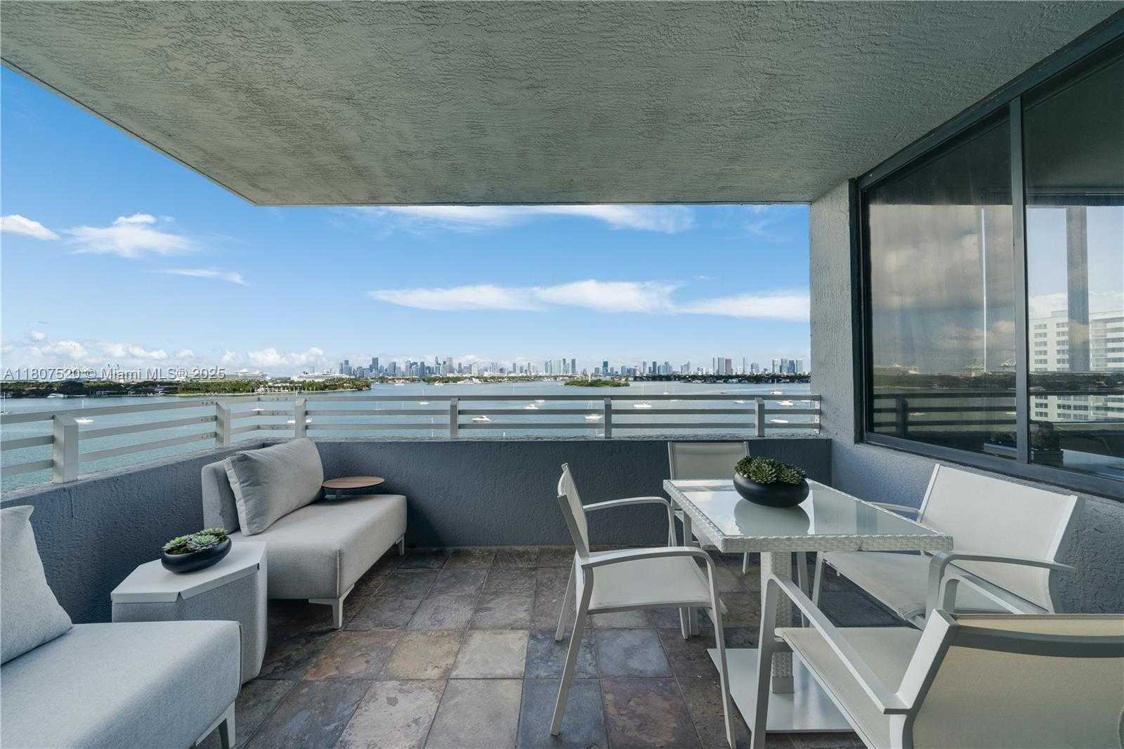Small Image of 1330 WEST AVE #902, Miami Beach Number 14