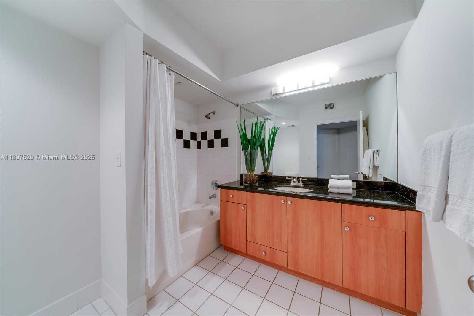Small Image of 1330 WEST AVE #902, Miami Beach Number 18