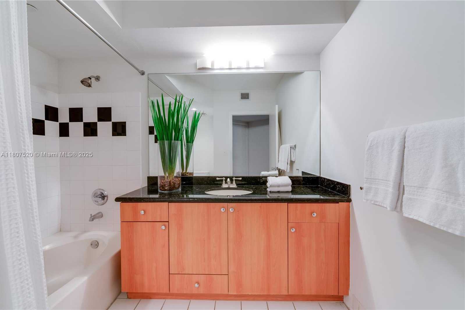 Small Image of 1330 WEST AVE #902, Miami Beach Number 19