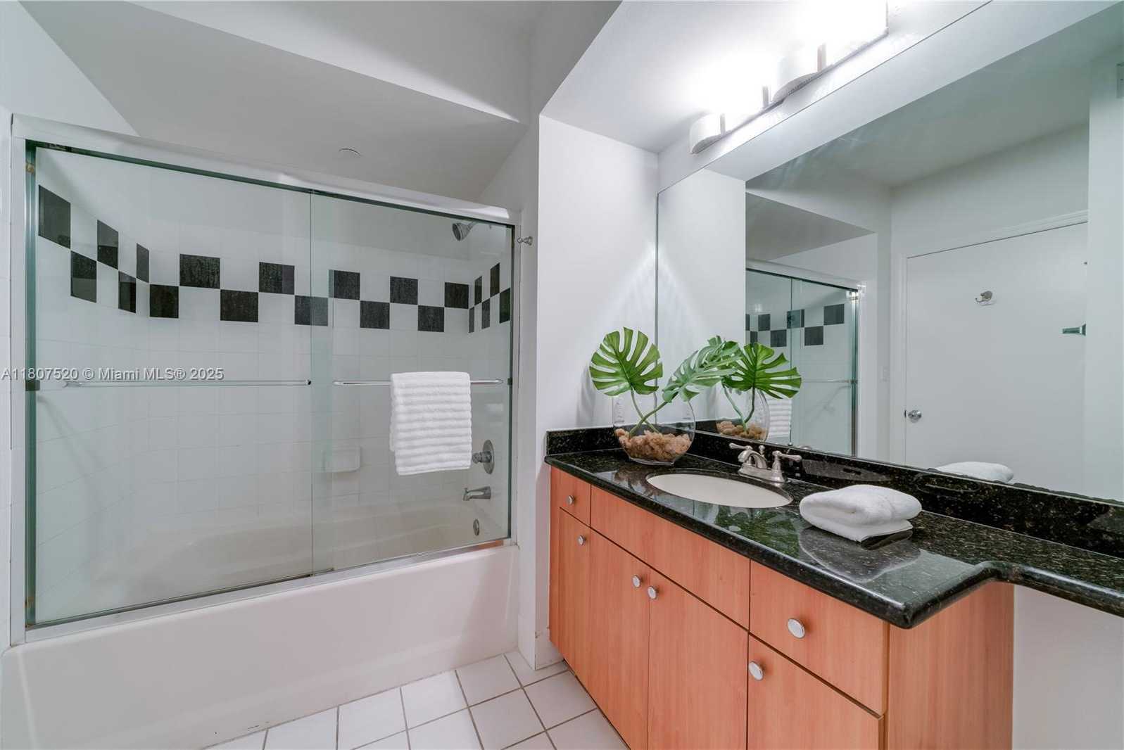 Small Image of 1330 WEST AVE #902, Miami Beach Number 25