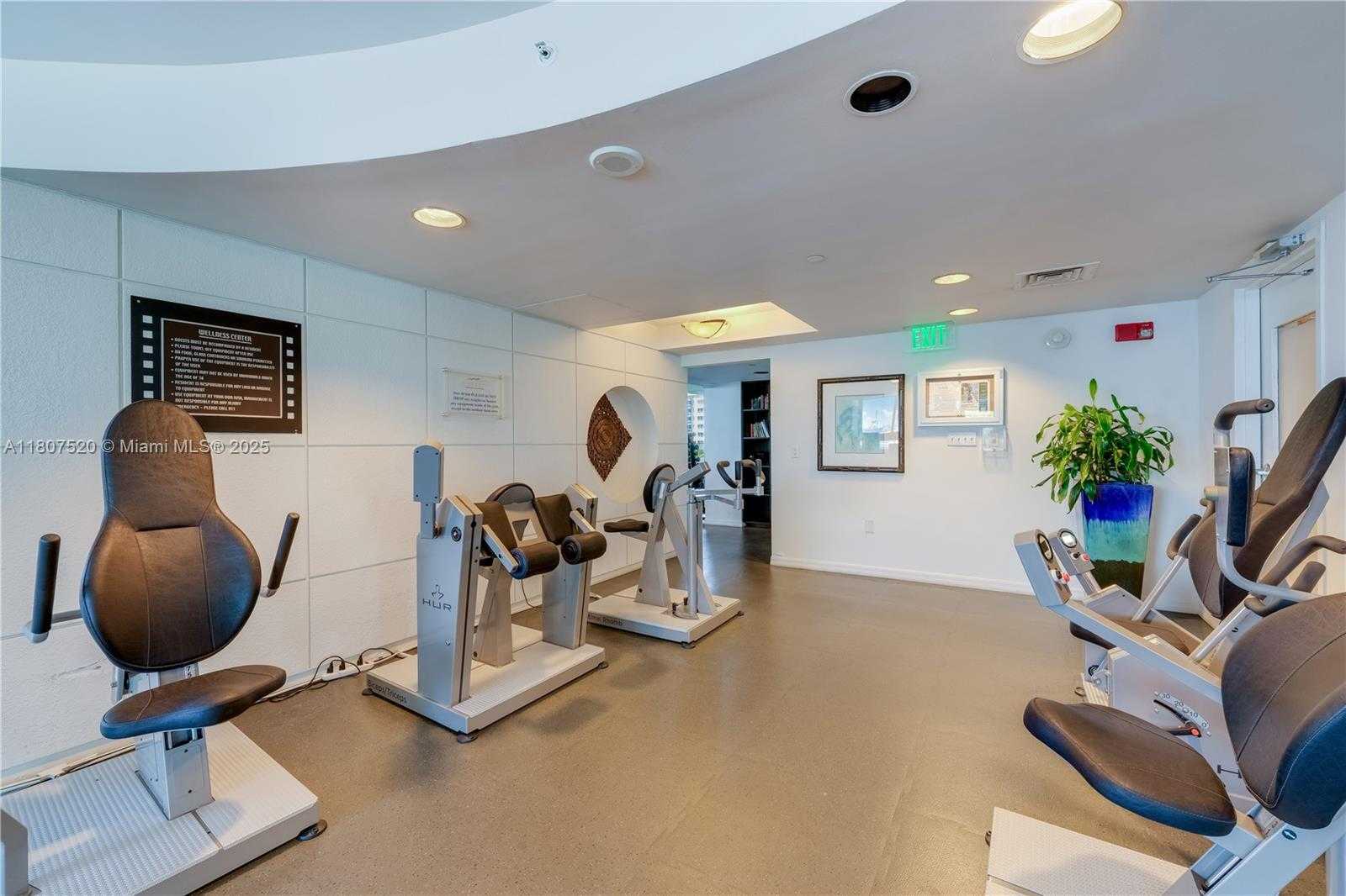 Small Image of 1330 WEST AVE #902, Miami Beach Number 32