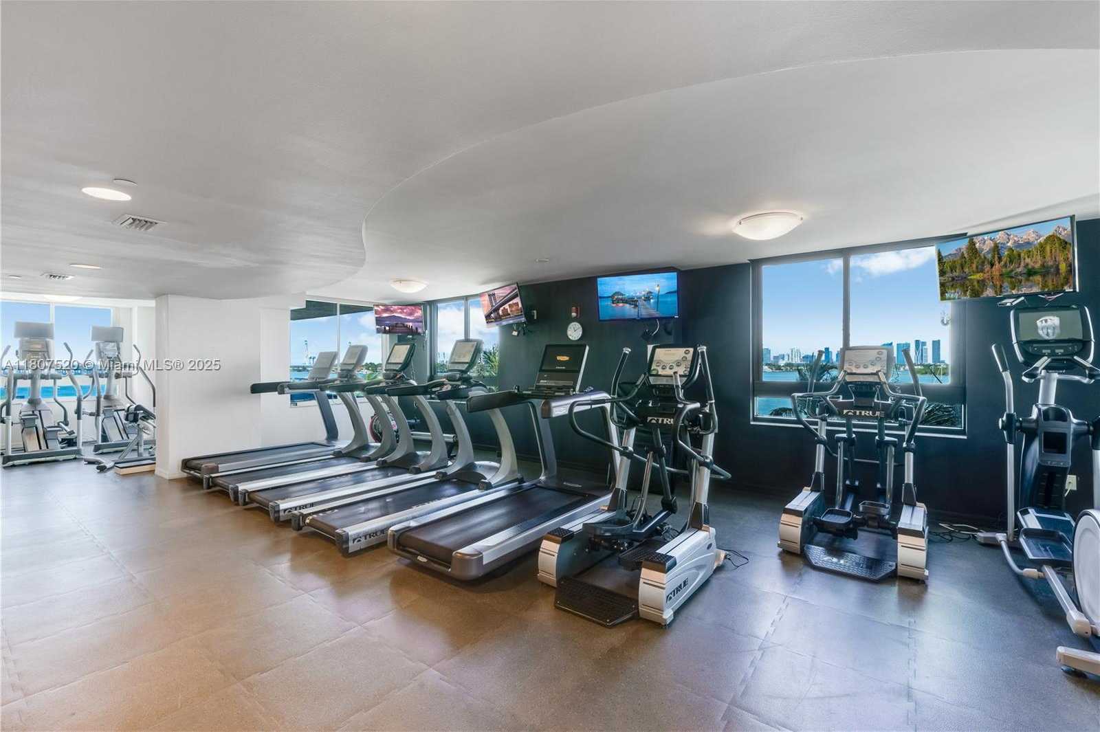 Small Image of 1330 WEST AVE #902, Miami Beach Number 33