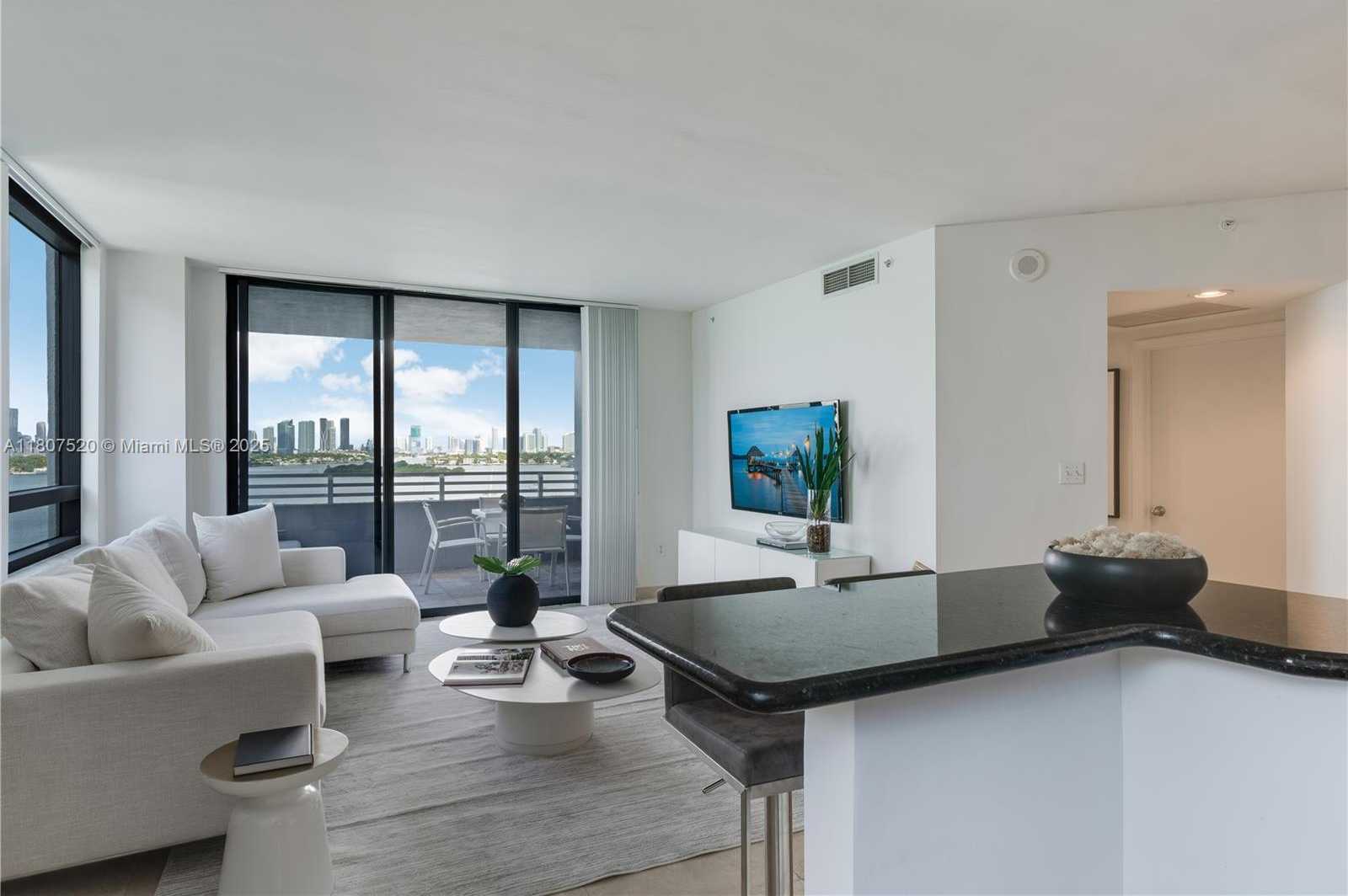 Small Image of 1330 WEST AVE #902, Miami Beach Number 7