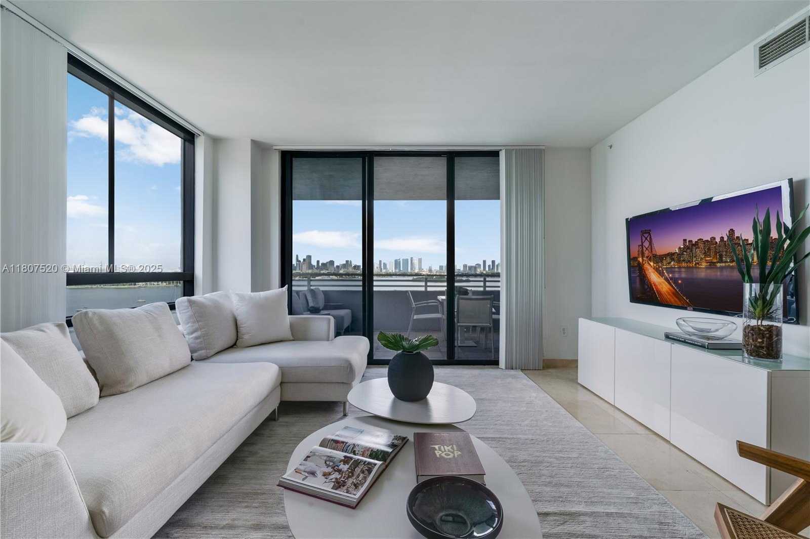 Small Image of 1330 WEST AVE #902, Miami Beach Number 8