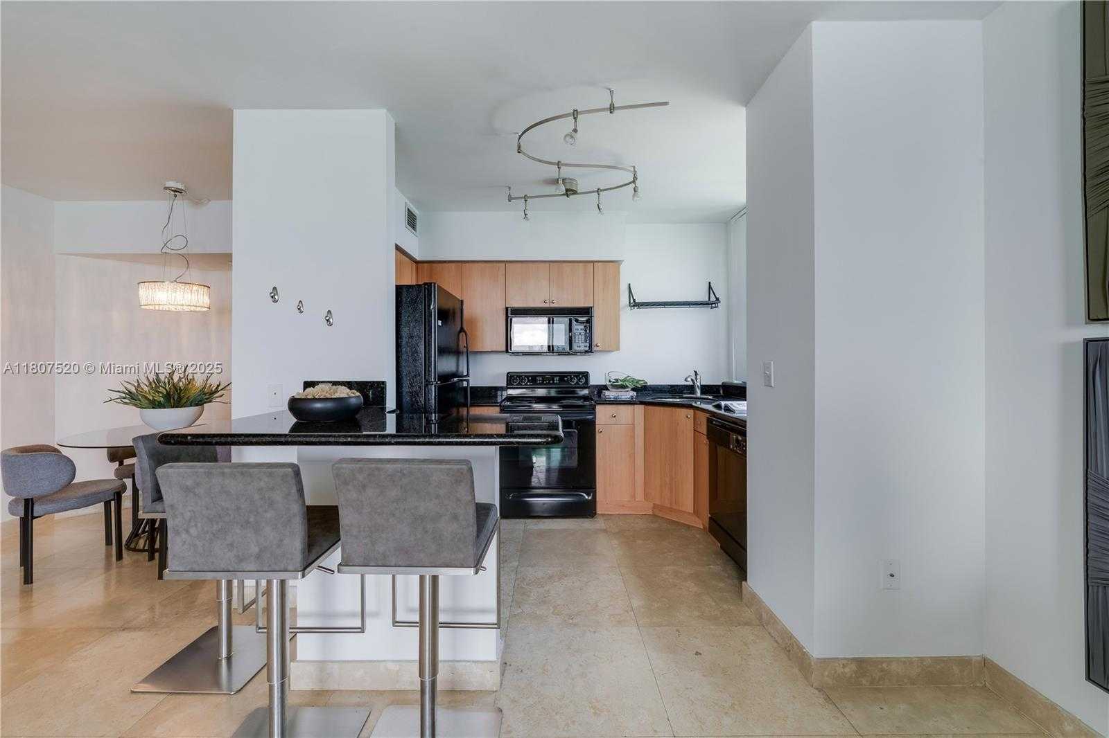 Small Image of 1330 WEST AVE #902, Miami Beach Number 9