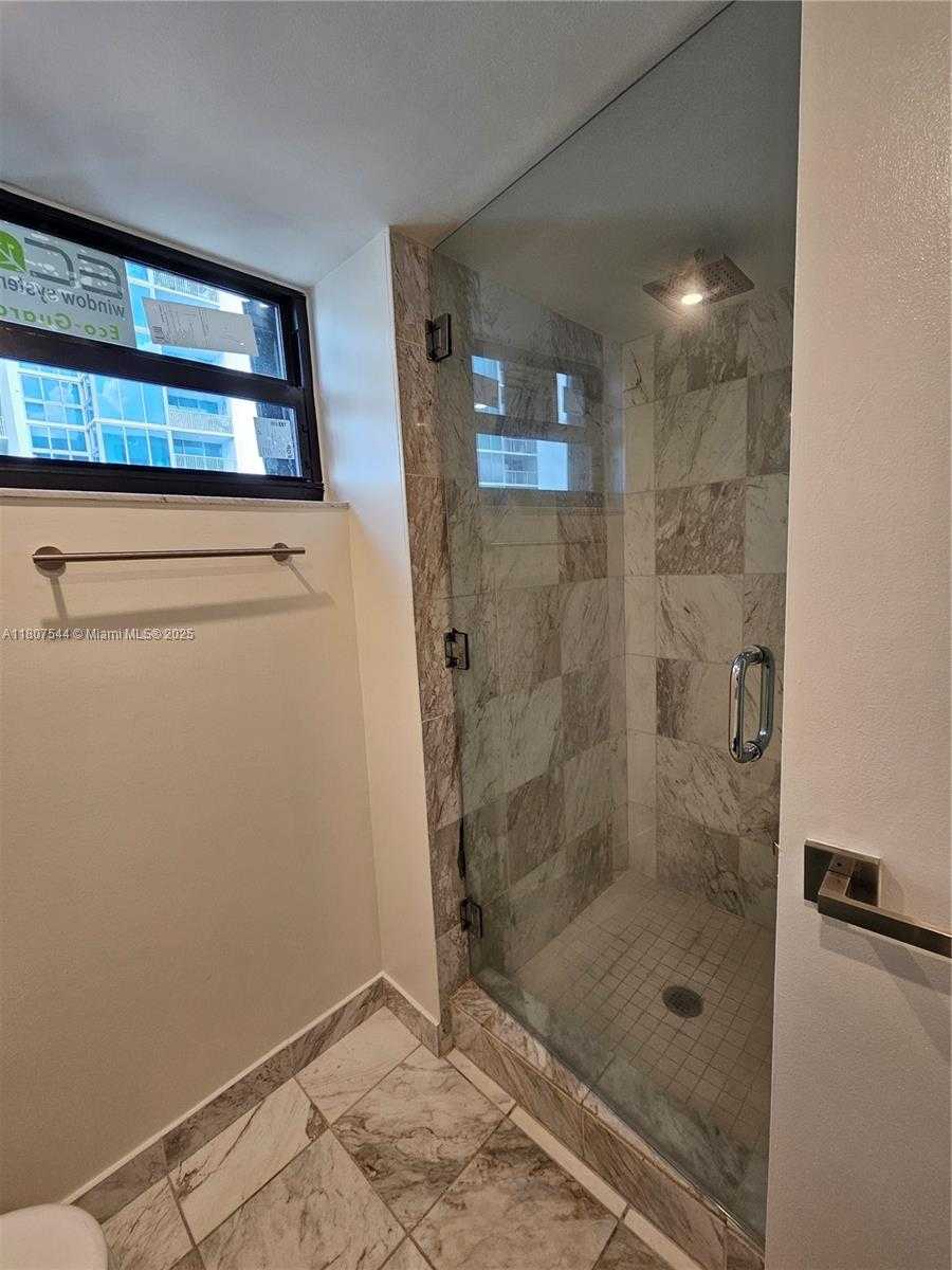 Small Image of 2625 COLLINS AVE #1408, Miami Beach Number 5