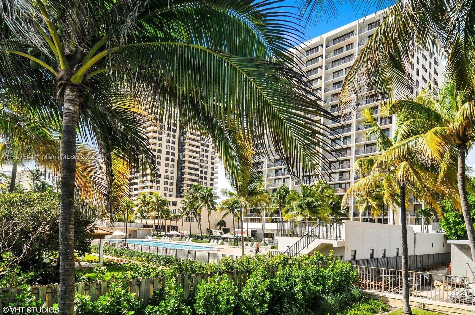 Small Image of 2625 COLLINS AVE #1408, Miami Beach Number 7