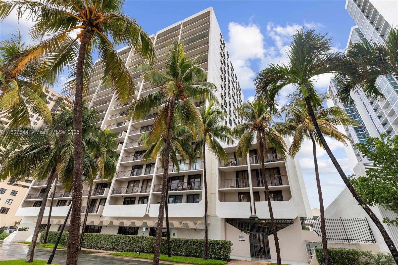 Small Image of 2625 COLLINS AVE #1408, Miami Beach Number 8