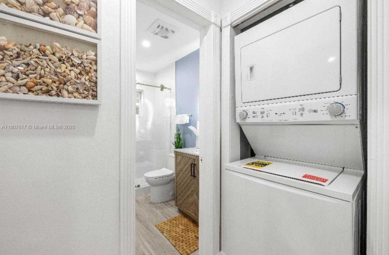 Small Image of 2404 NORTH EAST 33RD AVE #14, Fort Lauderdale Number 11