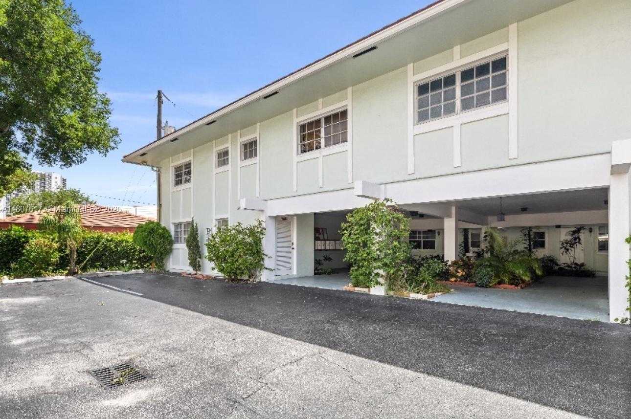Small Image of 2404 NORTH EAST 33RD AVE #14, Fort Lauderdale Number 18