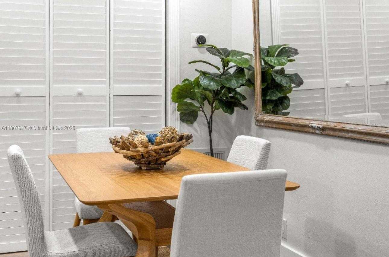 Small Image of 2404 NORTH EAST 33RD AVE #14, Fort Lauderdale Number 2