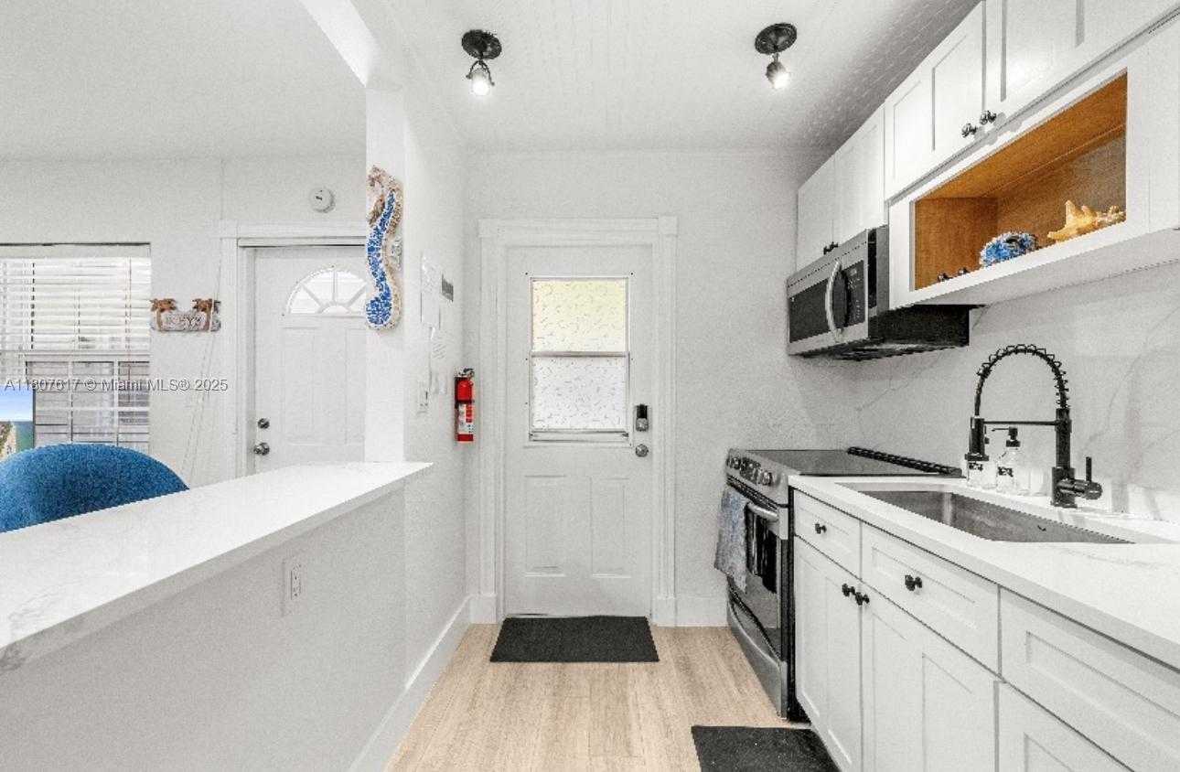 Small Image of 2404 NORTH EAST 33RD AVE #14, Fort Lauderdale Number 6