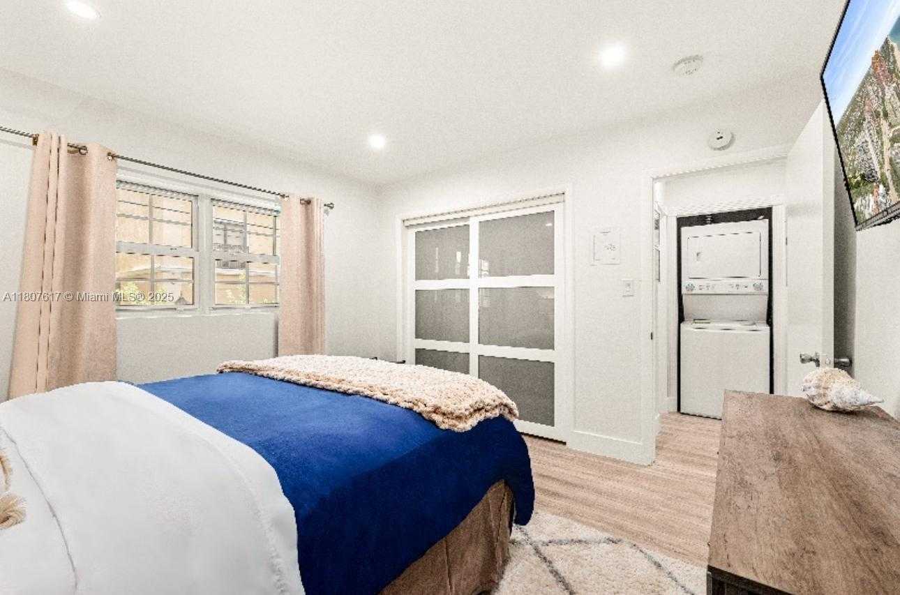 Small Image of 2404 NORTH EAST 33RD AVE #14, Fort Lauderdale Number 9