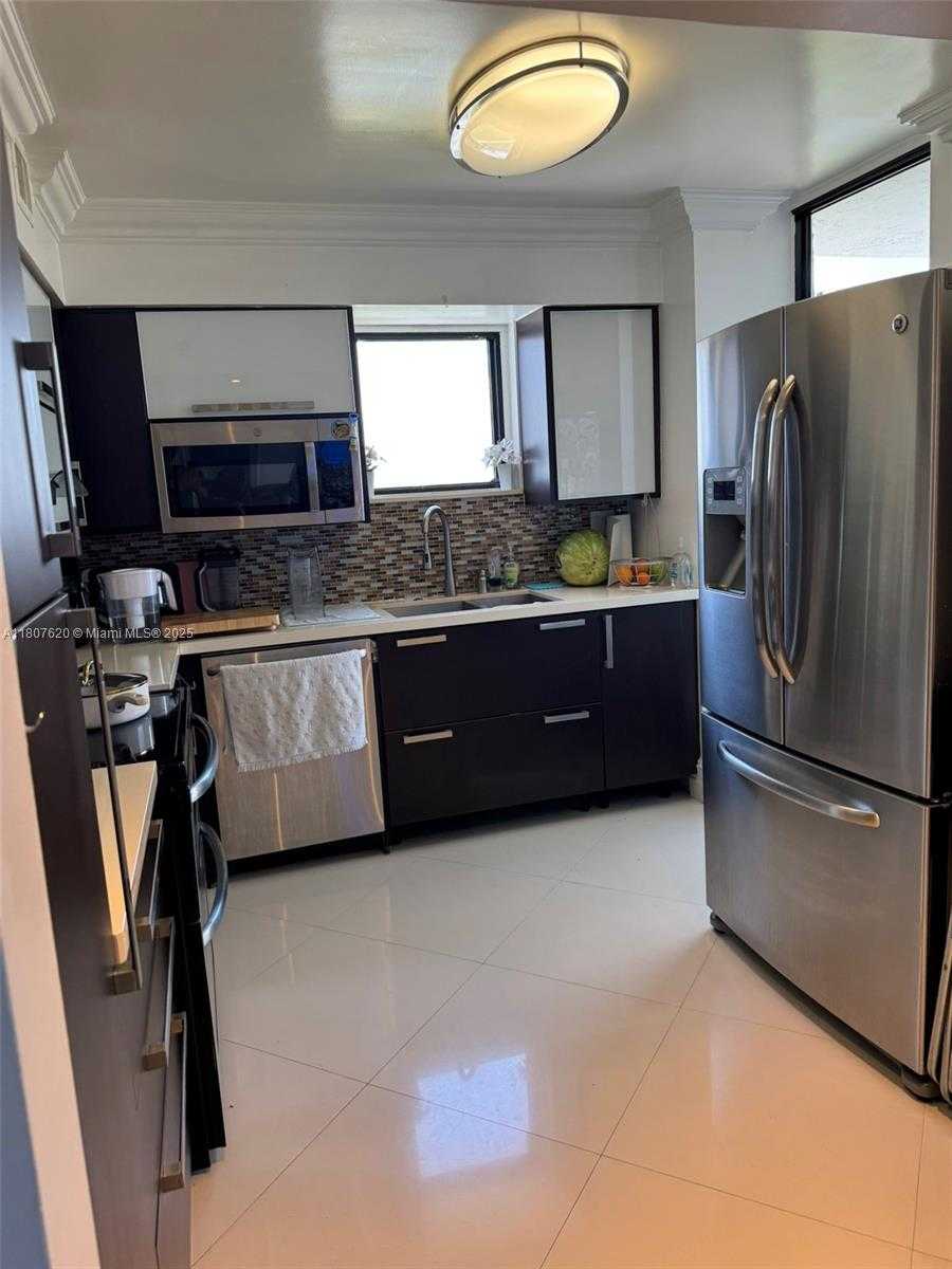 Small Image of 3300 #PH01, Aventura Number 22