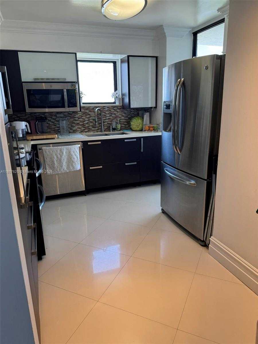 Small Image of 3300 #PH01, Aventura Number 23