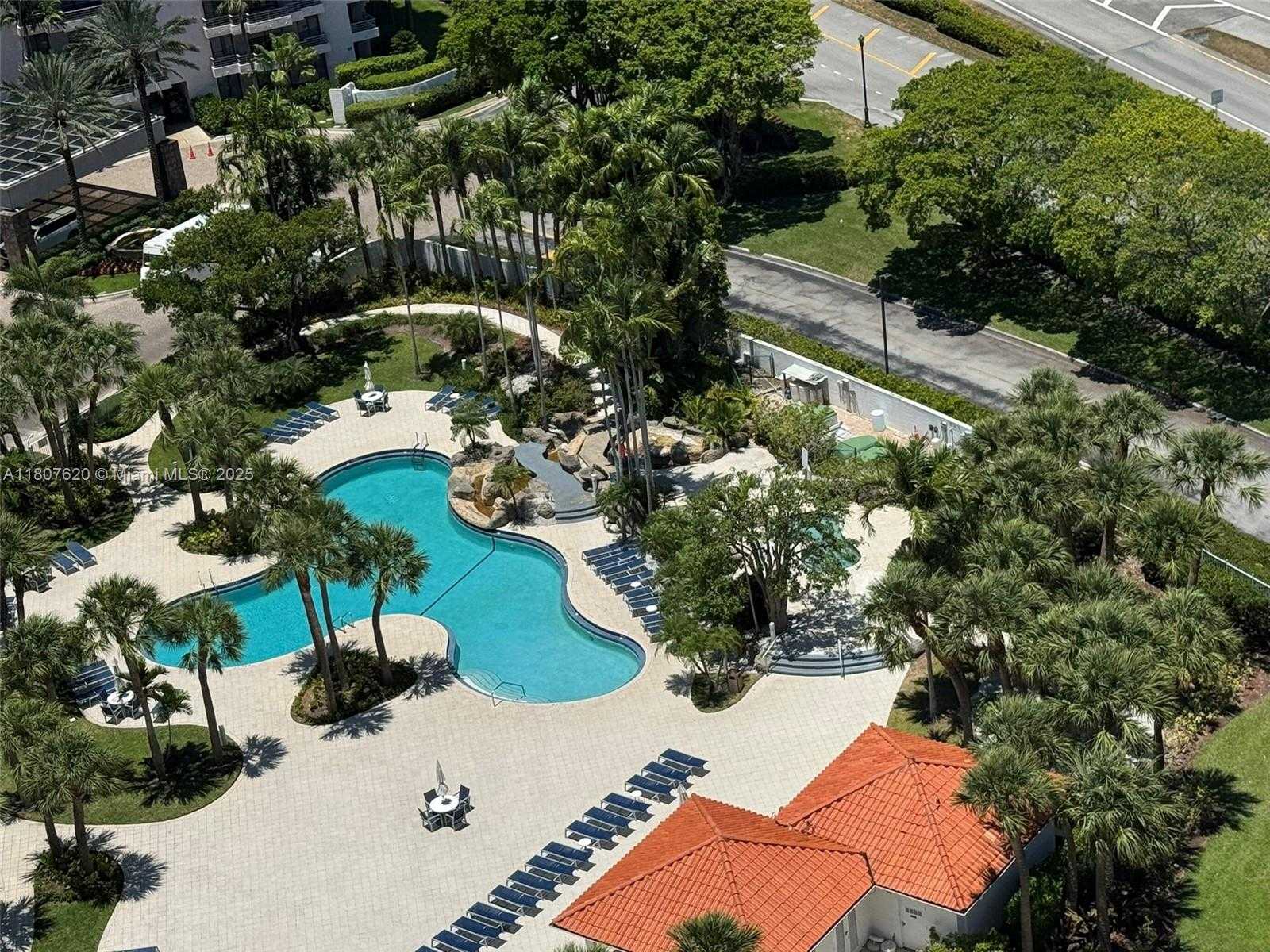 Small Image of 3300 #PH01, Aventura Number 5