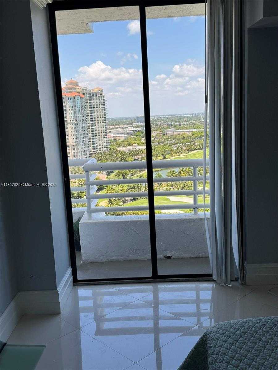 Small Image of 3300 #PH01, Aventura Number 8