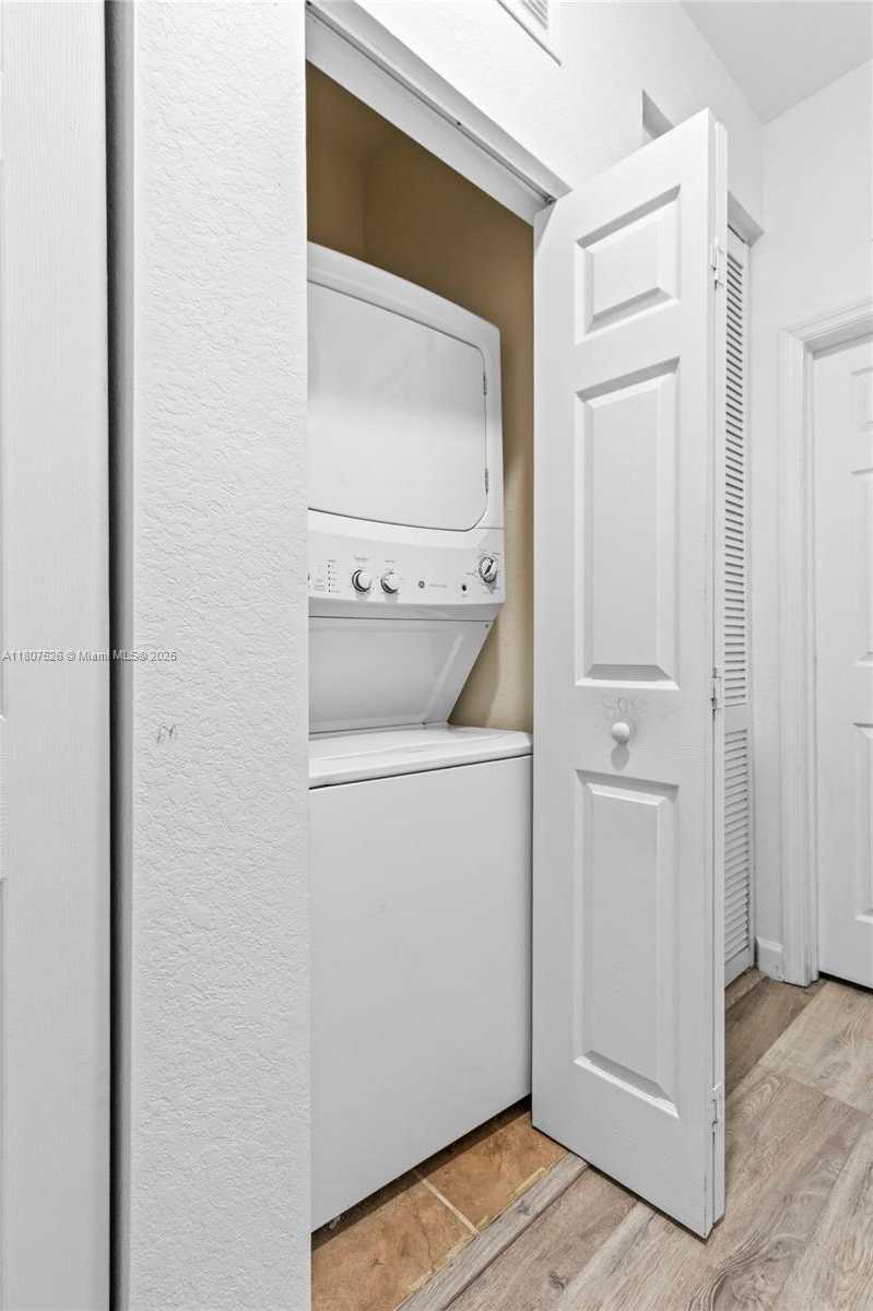 Small Image of 3508 WEST 88TH TER, Hialeah Number 18