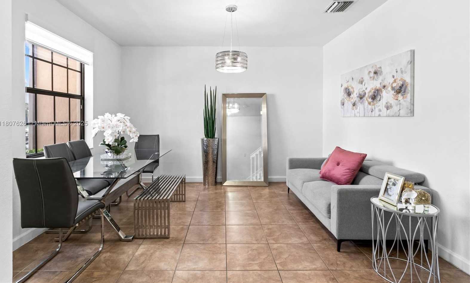 Small Image of 3508 WEST 88TH TER, Hialeah Number 2