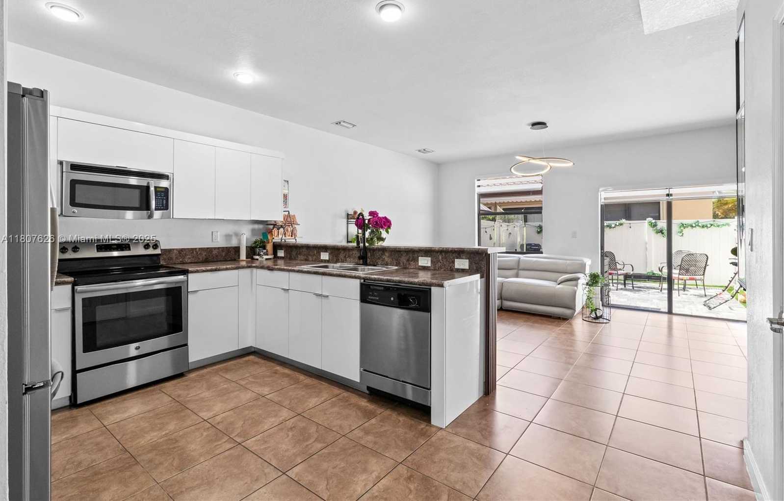 Small Image of 3508 WEST 88TH TER, Hialeah Number 4