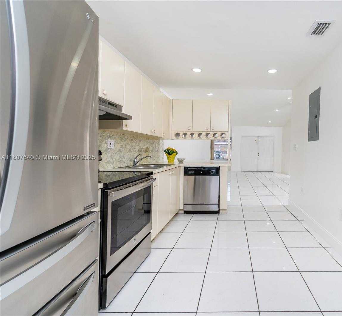Small Image of 9021 NORTH WEST 121ST TER #85, Hialeah Gardens Number 22