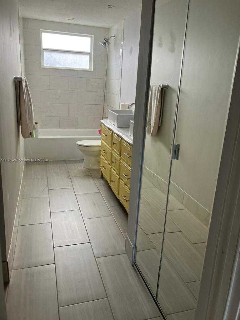 Small Image of 9351 FONTAINEBLEAU BLVD #B206, Miami Number 6