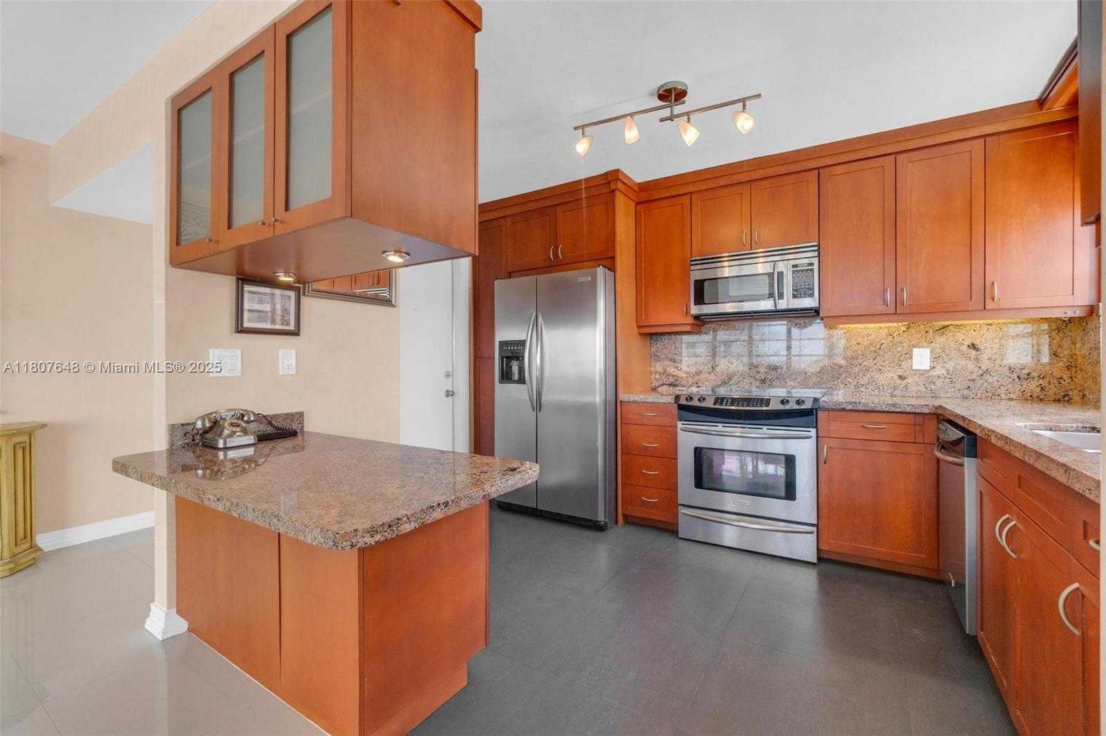 Small Image of 1801 SOUTH OCEAN DR #538, Hallandale Beach Number 10