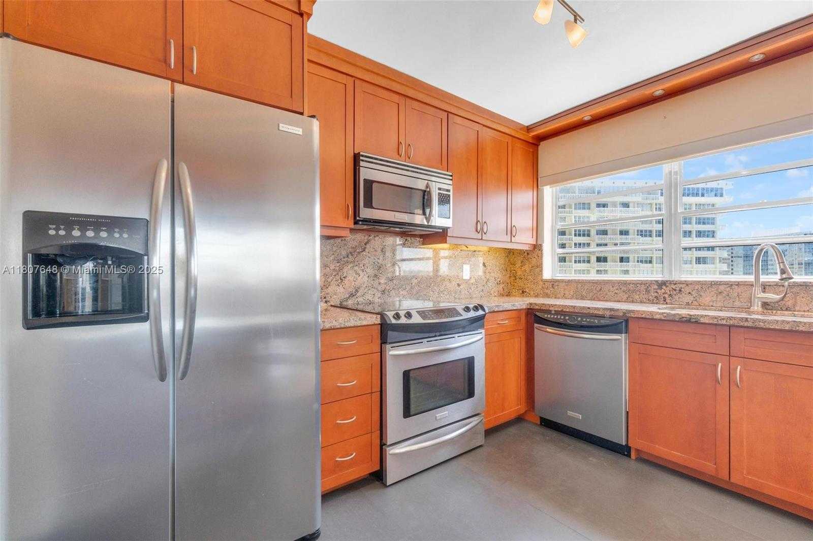 Small Image of 1801 SOUTH OCEAN DR #538, Hallandale Beach Number 12
