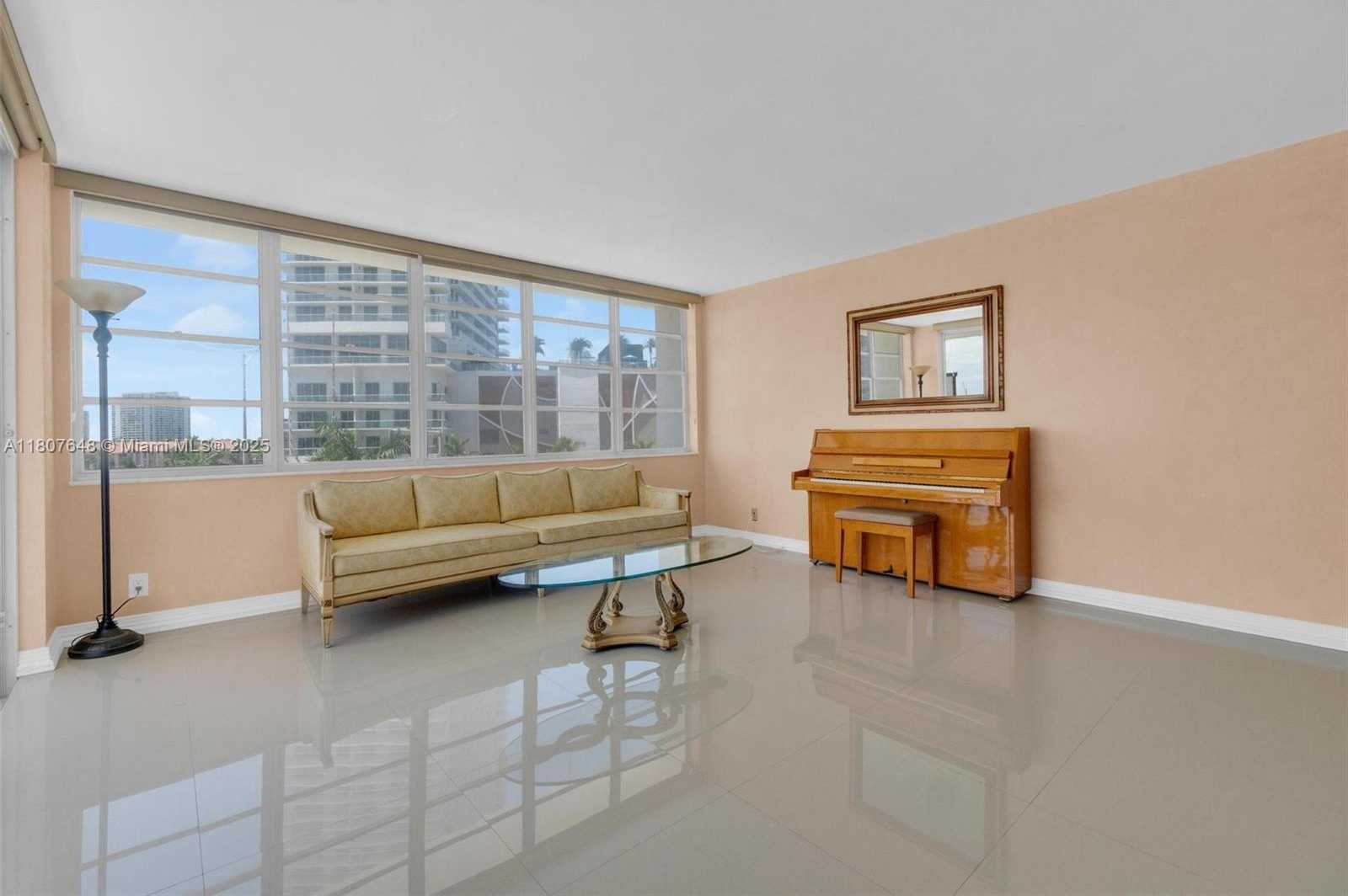 Small Image of 1801 SOUTH OCEAN DR #538, Hallandale Beach Number 4