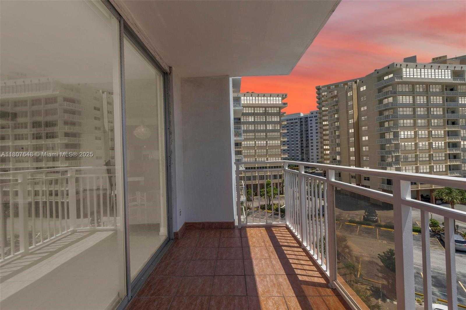 Small Image of 1801 SOUTH OCEAN DR #538, Hallandale Beach Number 44