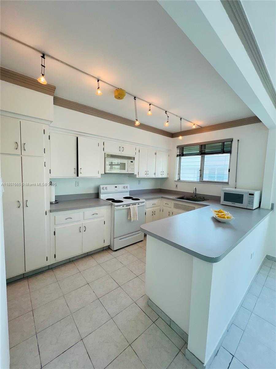 Small Image of 10178 COLLINS AVE #210, Bal Harbour Number 5