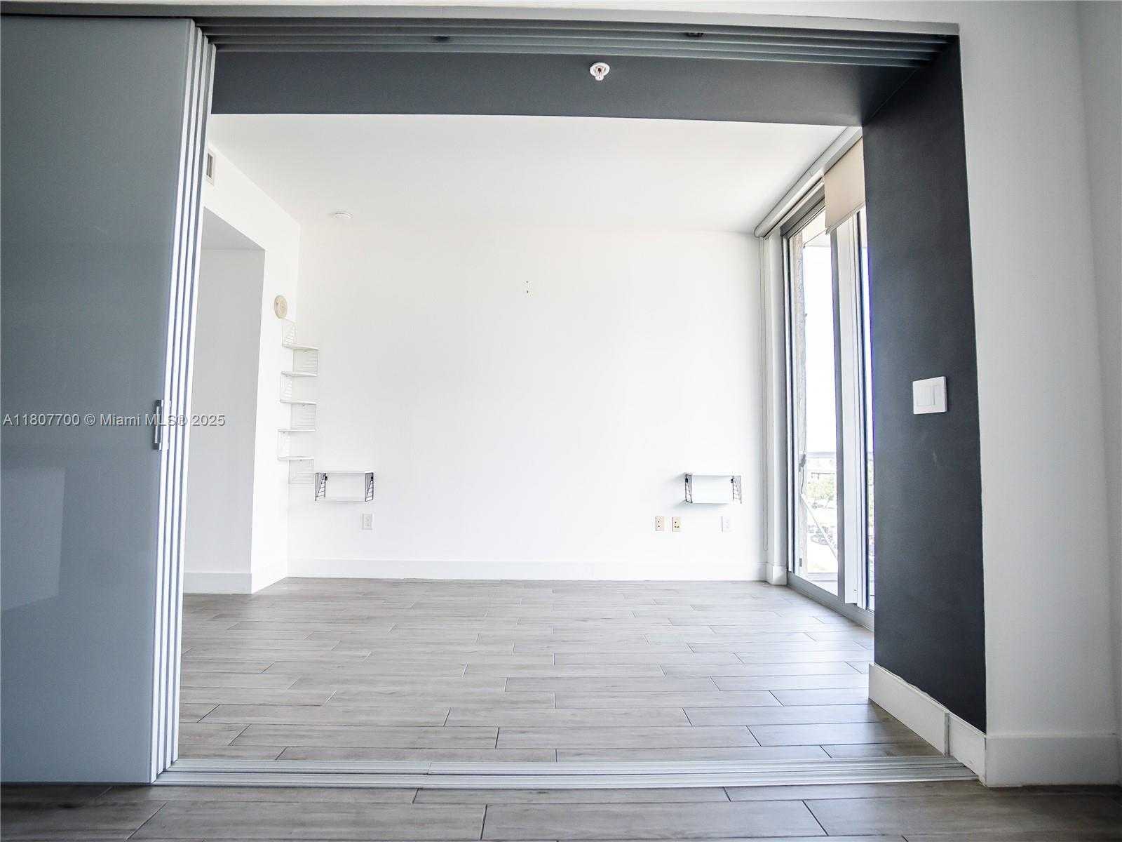 Small Image of 3470 #H0503, Miami Number 10