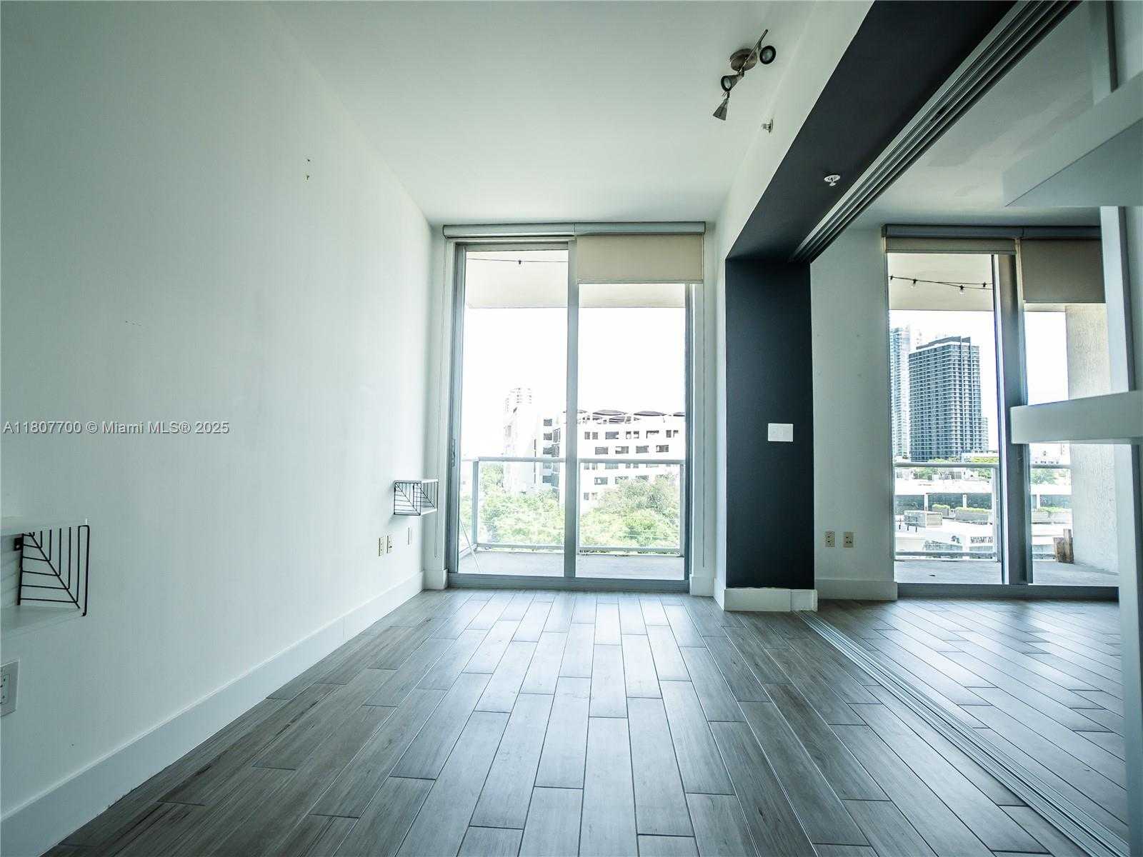 Small Image of 3470 #H0503, Miami Number 11