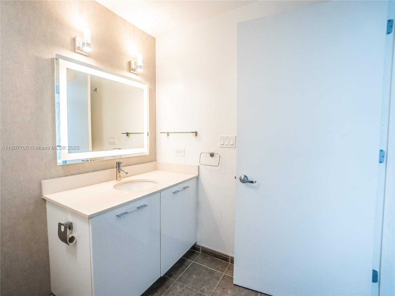 Small Image of 3470 #H0503, Miami Number 17
