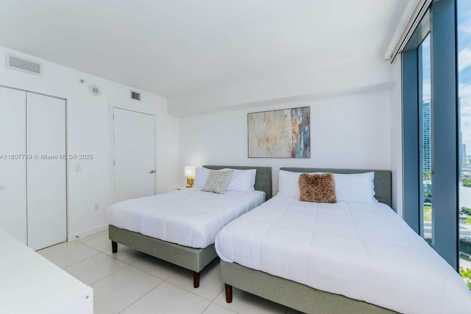 Small Image of 31 SOUTH EAST 6TH ST #2408, Miami Number 8